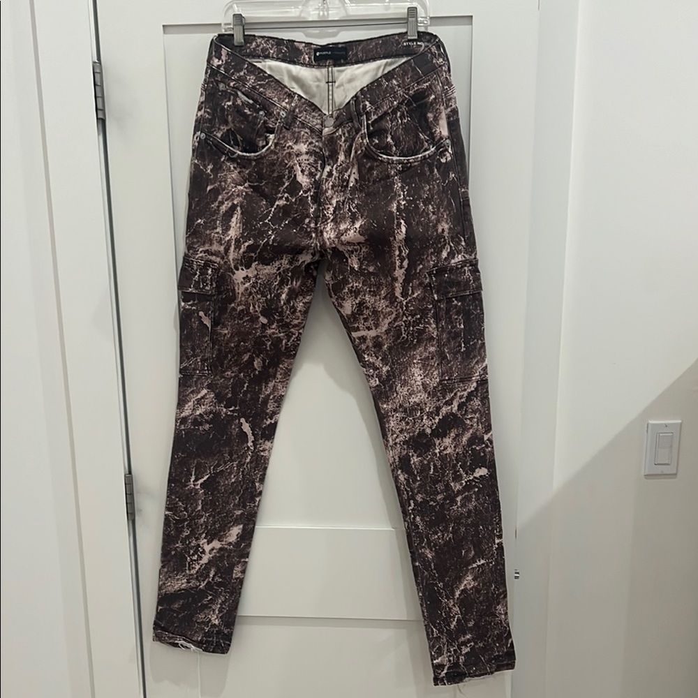 Purple - Brand paint splatter
Cargo jeans. Size 34 in excellent condition.